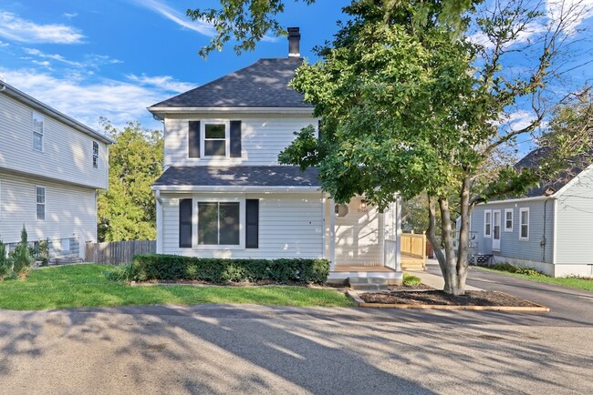 27065 N Ridge St in Wauconda, IL - Foto de edificio - Building Photo