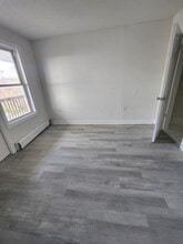 102 Knox St in Lewiston, ME - Building Photo - Building Photo