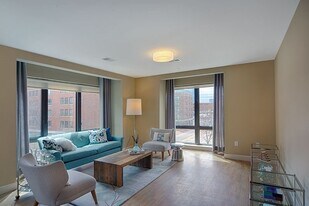 33 Rogers St in Cambridge, MA - Building Photo