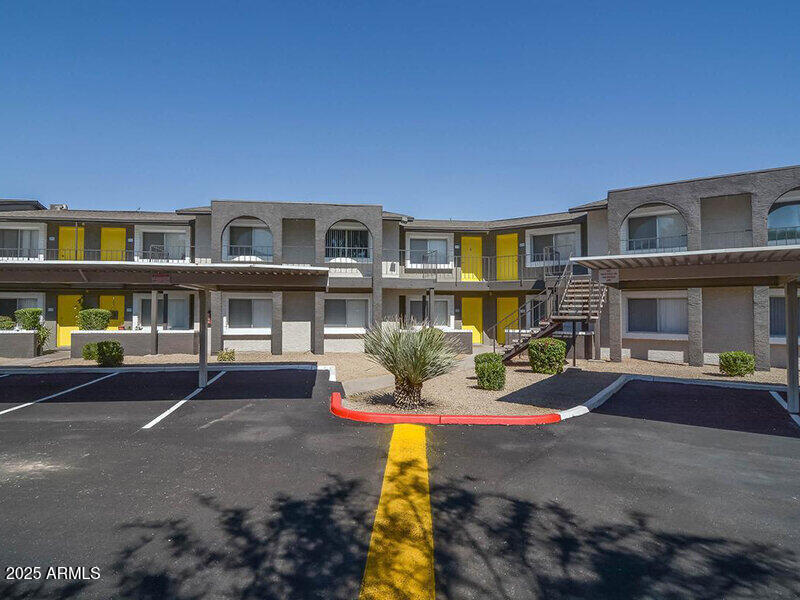 17805 N 40th St in Phoenix, AZ - Building Photo