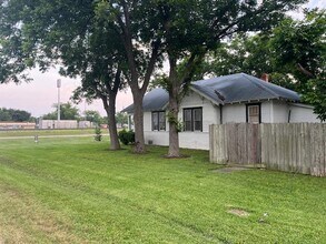 200 N Walton in Granger, TX - Building Photo - Building Photo