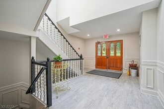 8 Heritage Dr in Chatham Township, NJ - Building Photo - Building Photo