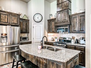 17304 Ridgewood Dr in Edmond, OK - Building Photo - Building Photo