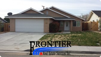 911 W Bataan Ave in Ridgecrest, CA - Building Photo