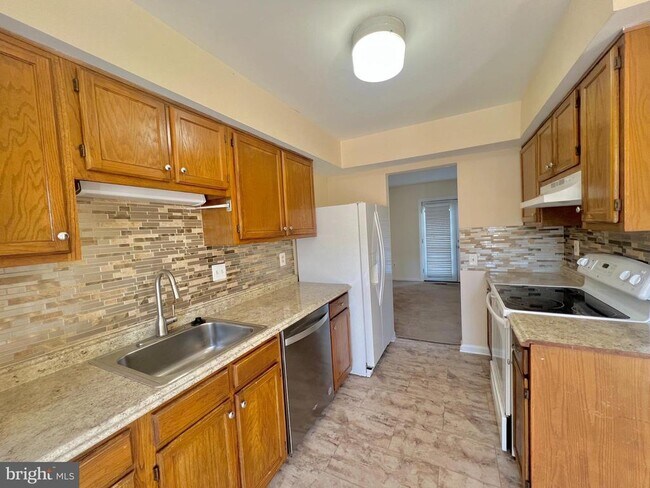 1707 Featherwood St in Silver Spring, MD - Building Photo - Building Photo