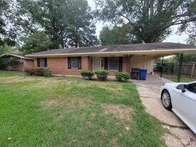 706 Woodmont Pl in Shreveport, LA - Building Photo