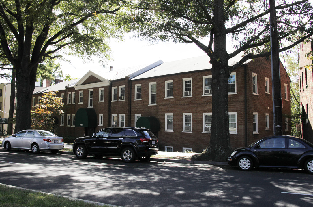 MacArthur Boulevard Apartments in Washington, DC - Building Photo