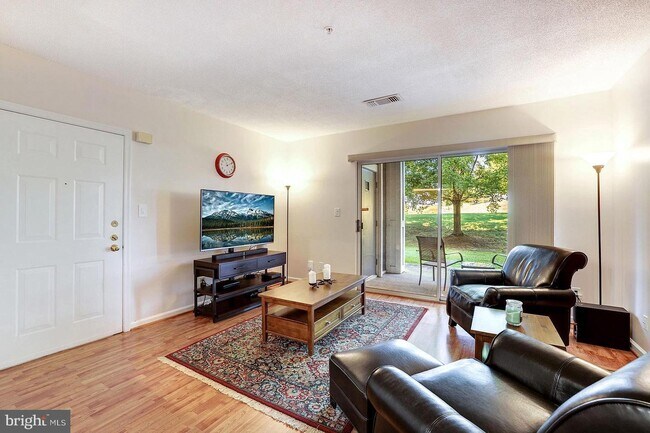 20283 Beechwood Ter-Unit -103 in Ashburn, VA - Building Photo - Building Photo