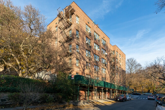 Coop in Bronx, NY - Foto de edificio - Building Photo