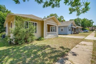 1317 Hurley Ave in Fort Worth, TX - Foto de edificio - Building Photo