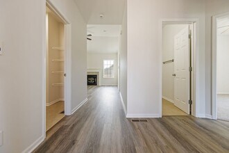 4013 Kristen St, Unit 2 in Spring Hill, TN - Building Photo - Building Photo