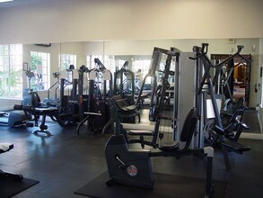 2544 Robert Trent Jones Dr in Orlando, FL - Foto de edificio - Building Photo