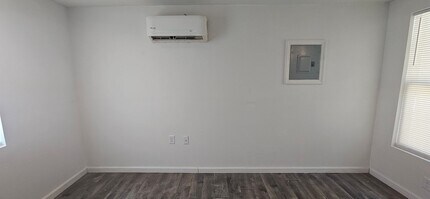 17 North St in De Leon Springs, FL - Building Photo - Building Photo