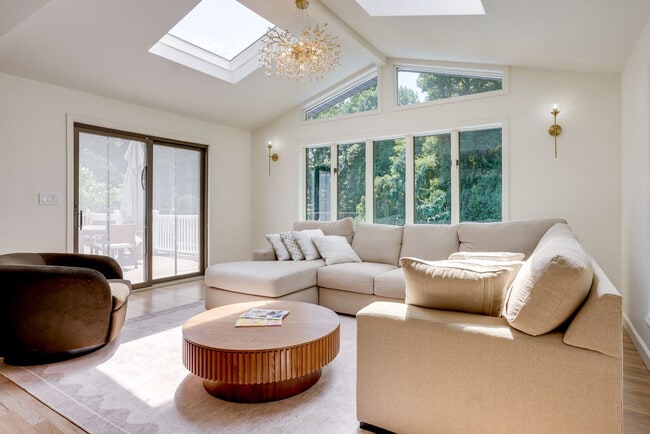 49 Snowdrop Dr