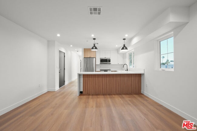 1331 N June St in Los Angeles, CA - Building Photo - Building Photo