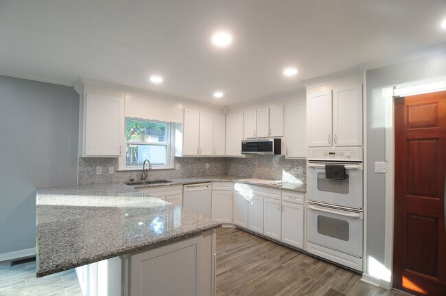2100 Shannonhouse Rd SW in Huntsville, AL - Building Photo - Building Photo