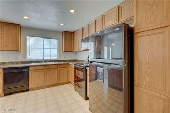 6160 Rumrill St, Unit 235 in Las Vegas, NV - Foto de edificio - Building Photo