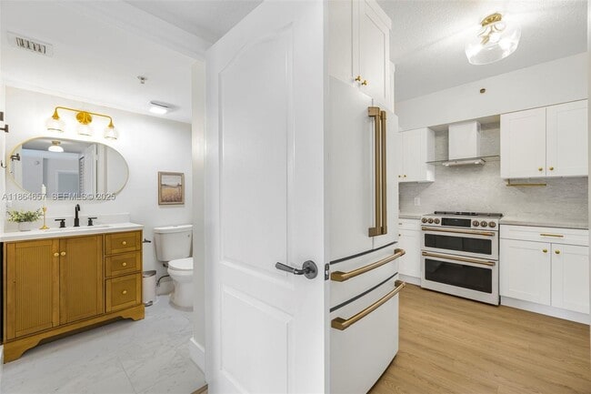 property at 9340 Fontainebleau Blvd