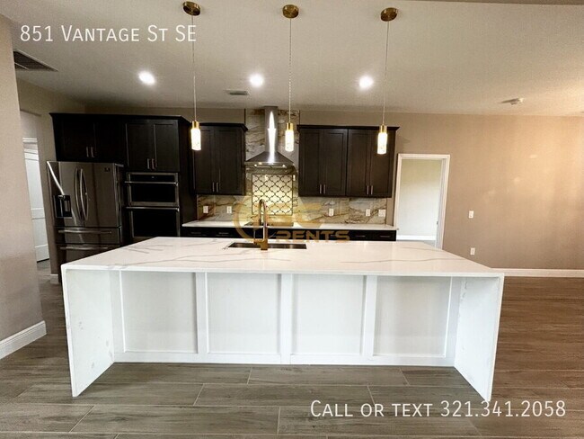 851 Vantage St SE in Palm Bay, FL - Building Photo - Building Photo