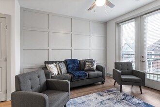 2039 Woodburn Ave in Cincinnati, OH - Building Photo - Building Photo