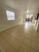 8742 NW 98th Ave in Doral, FL - Building Photo - Building Photo