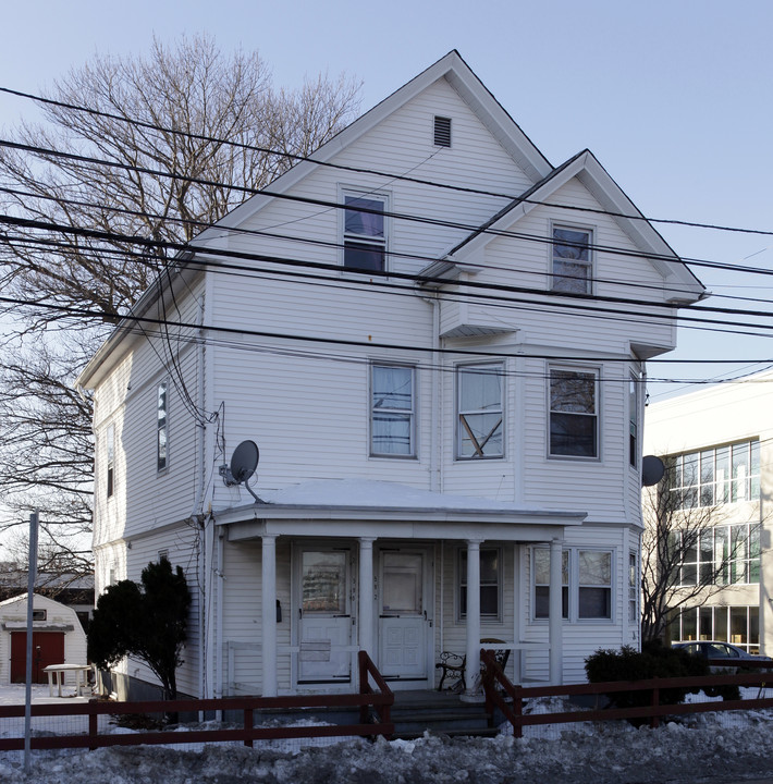 590-592 Park Ave in Cranston, RI - Building Photo