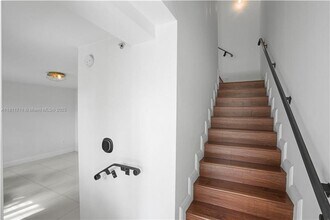 18445 NE 27th Pl in Aventura, FL - Building Photo - Building Photo