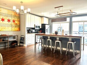 530 N Wood St in Chicago, IL - Building Photo - Building Photo