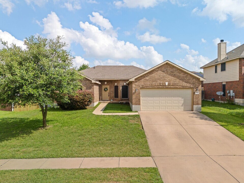 5911 Flat Slate Drive in Killeen, TX - Building Photo
