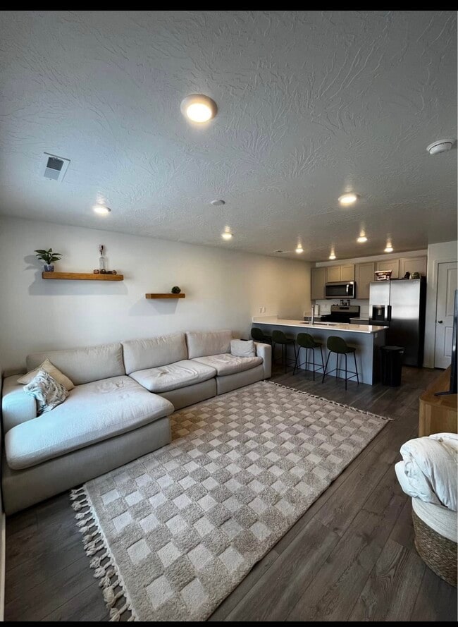 3182 E Elkhorn Ln in Washington, UT - Foto de edificio - Building Photo