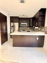 10662 NW 87th Ct in Hialeah Gardens, FL - Building Photo - Building Photo