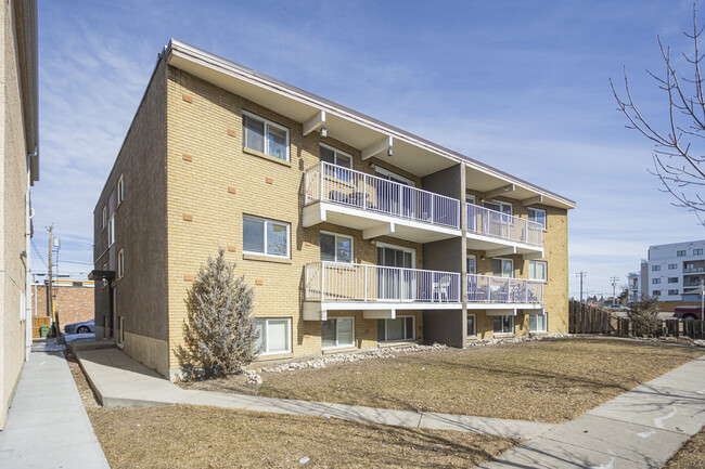 312 15 Av NE in Calgary, AB - Building Photo - Building Photo