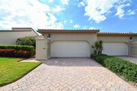 2369 Harbour Oaks Dr in Longboat Key, FL - Foto de edificio - Building Photo