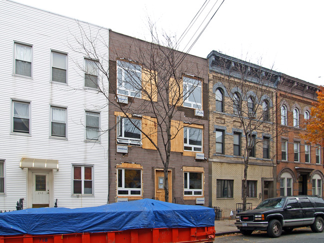 230 Kingsland Ave in Brooklyn, NY - Building Photo - Building Photo