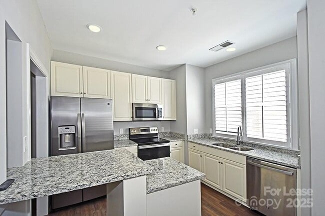 4939 S Hill View Dr in Charlotte, NC - Building Photo - Building Photo