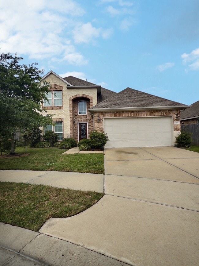 property at 118 Silverglen Ct