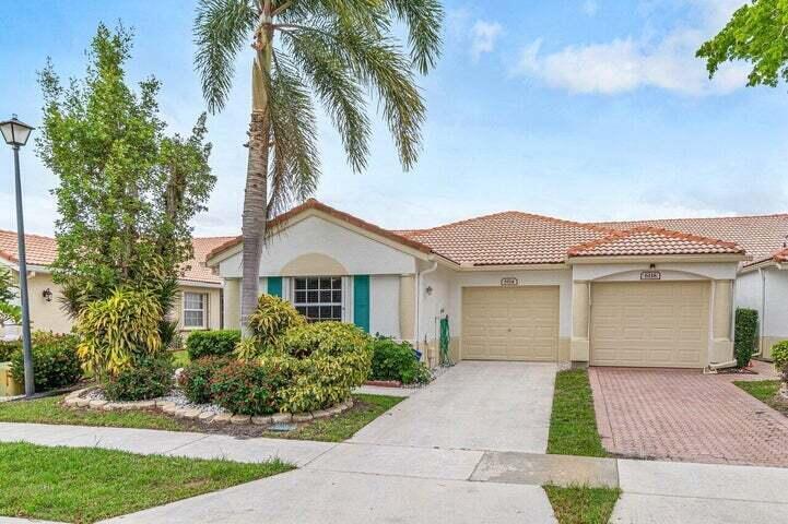 6114 Heliconia Rd in Delray Beach, FL - Building Photo