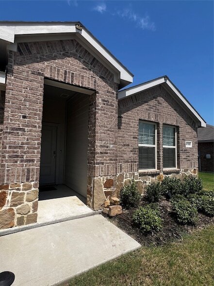 1135 Elijah Wy in Dallas, TX - Building Photo - Building Photo