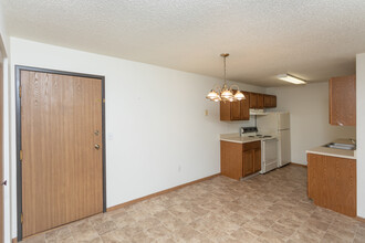 Southview Apartments I & II in Grand Forks, ND - Building Photo - Interior Photo