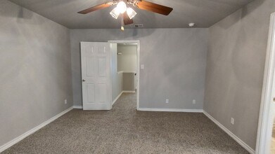 5003 Summit Wood in San Antonio, TX - Building Photo - Building Photo