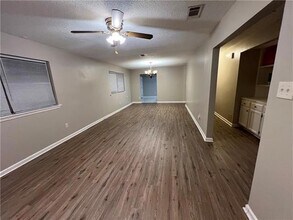 4853 Metropolitan Dr in New Orleans, LA - Foto de edificio - Building Photo