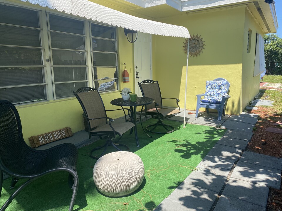 910 Rudolph Rd in Lake Worth Beach, FL - Building Photo