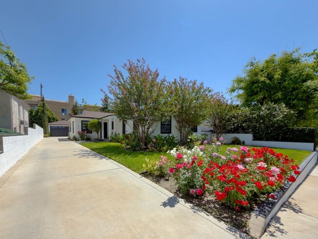 property at 316 N Kenwood St