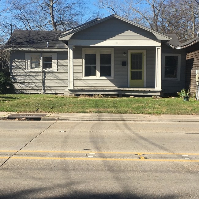 property at 413 Moss St