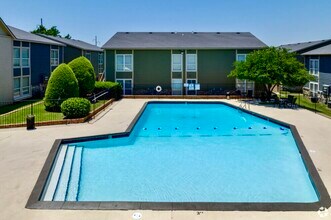 The Cottages at Hefner Road in Oklahoma City, OK - Building Photo - Building Photo