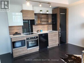 75 St Nicholas St in Toronto, ON - Building Photo - Building Photo