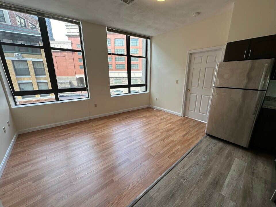 76 Essex St, Unit 6 in Boston, MA - Building Photo