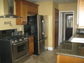 1568 Midvale Ave in Los Angeles, CA - Building Photo - Building Photo