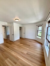 2343 N Oakland Ave in Milwaukee, WI - Building Photo - Building Photo