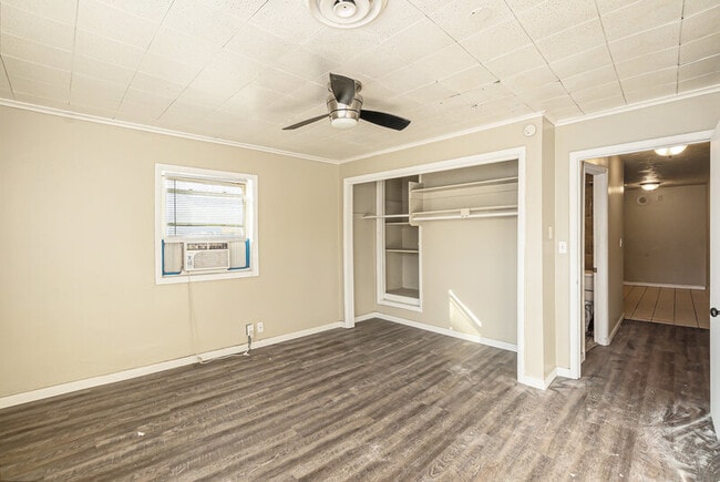 3512 Dodge St in Omaha, NE - Building Photo - Building Photo